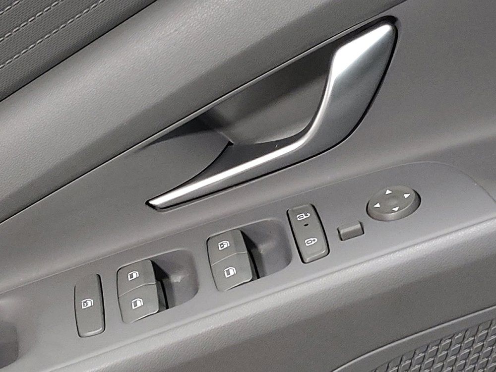 Used 2024 Hyundai Elantra SEL FWD image 27