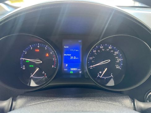 Used 2018 Toyota C-HR XLE FWD image 13