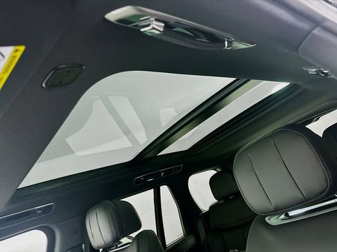 New 2026 Land Rover Range Rover SE image 14
