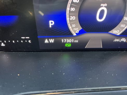 Certified 2024 Volkswagen Taos SE w/ Panoramic Sunroof Package image 21