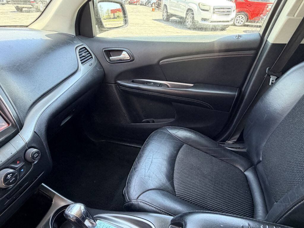 Used 2019 Dodge Journey Crossroad FWD image 15
