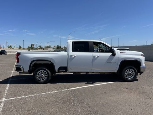 Used 2024 Chevrolet Silverado 2500 LT w/ Convenience Package AWD/4WD image 6