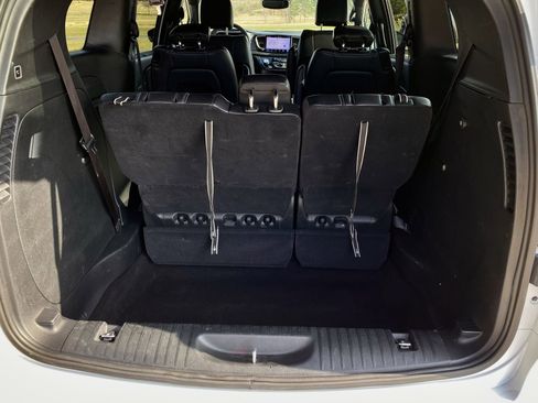 Used 2025 Chrysler Pacifica Select image 28