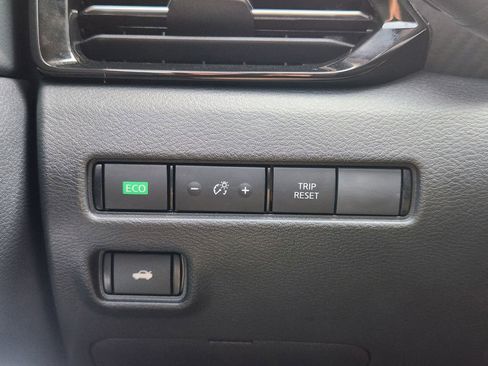 Used 2025 Nissan Sentra SR image 21