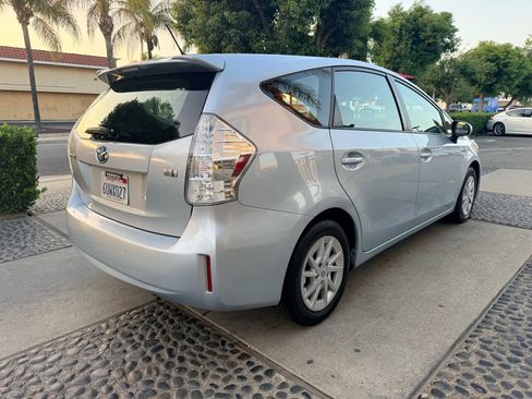Used 2012 Toyota Prius V Two image 5