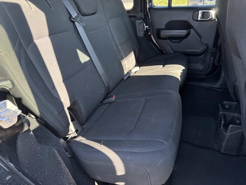 Used 2018 Jeep Wrangler Unlimited Sport S AWD/4WD image 21
