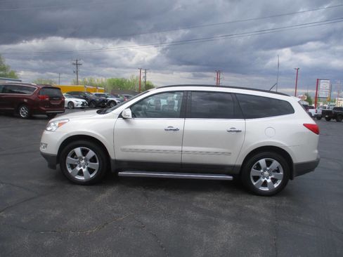 Used 2011 Chevrolet Traverse LTZ FWD image 2