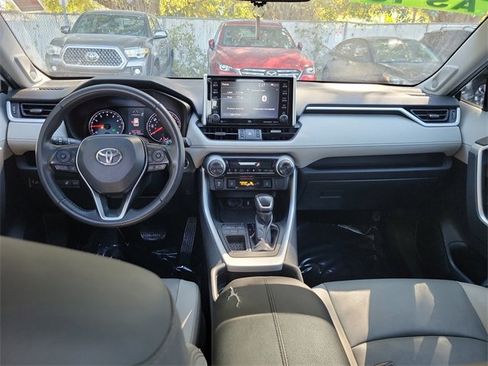 Used 2019 Toyota RAV4 XLE Premium image 9
