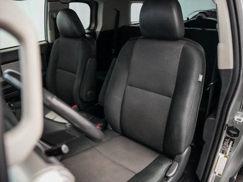 Used 2011 Toyota FJ Cruiser 4WD w/ Upgrade Pkg image 19