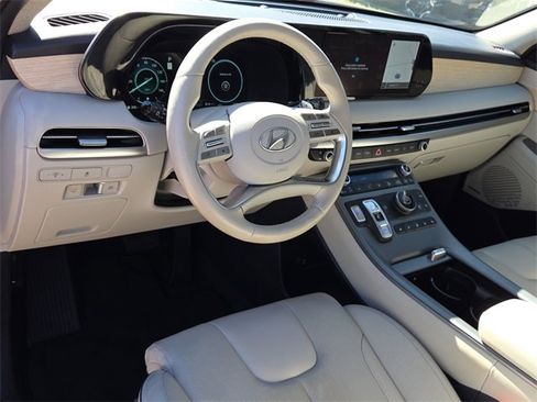 Used 2023 Hyundai Palisade Limited w/ Cargo Package image 16