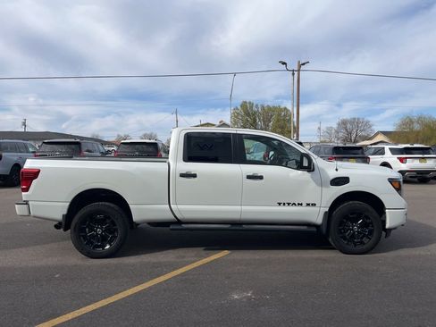 Used 2018 Nissan Titan SV w/ SV Convenience Package AWD/4WD image 5