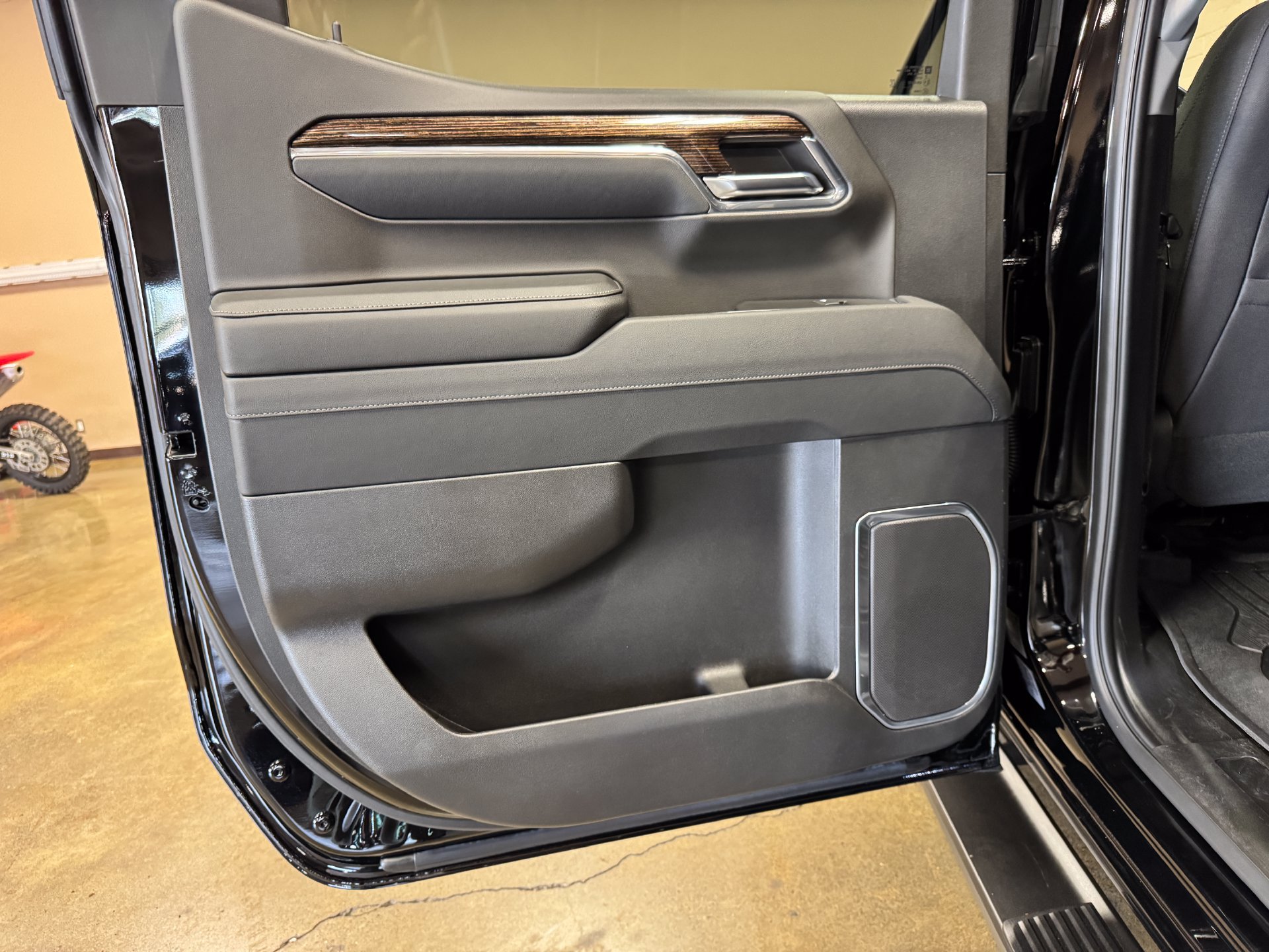 Used 2024 GMC Sierra 1500 Elevation w/ LPO, Elevation Black Package AWD/4WD image 39