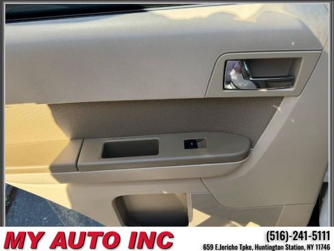 Used 2010 Ford Escape Limited AWD/4WD image 34