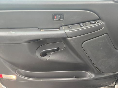 Used 2007 Chevrolet Silverado 2500 LT w/ Heavy-Duty Power Package image 8