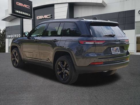 Used 2023 Jeep Grand Cherokee Altitude AWD/4WD image 21