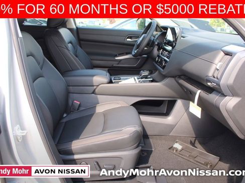 New 2025 Nissan Pathfinder SL image 14