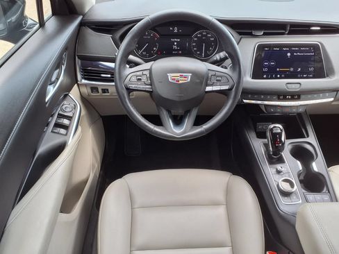 Used 2023 Cadillac XT4 Luxury w/ Cold Weather Package AWD/4WD image 13