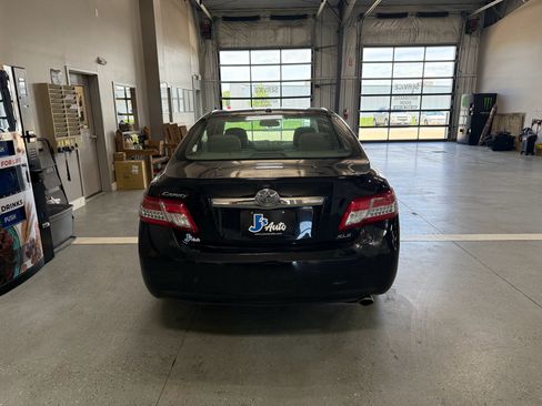 Used 2011 Toyota Camry XLE w/ XLE Extra-Value Pkg #2 FWD image 5