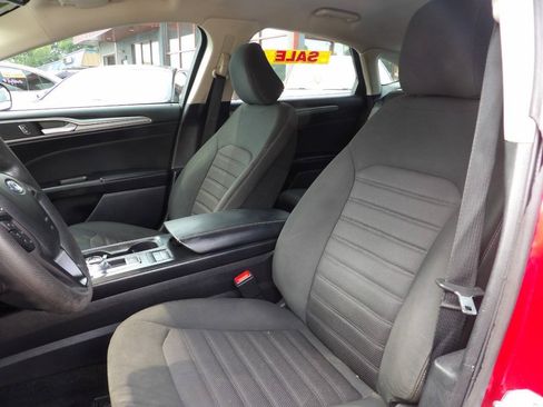 Used 2020 Ford Fusion SE FWD image 9