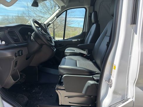 New 2026 Ford Transit 250 148 Medium Roof RWD image 16