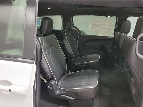 New 2026 Chrysler Pacifica Limited w/ S Appearance Package image 9