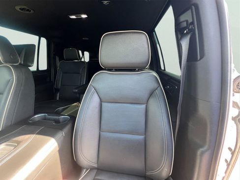 Used 2023 GMC Yukon XL SLT w/ SLT Luxury Package RWD image 28