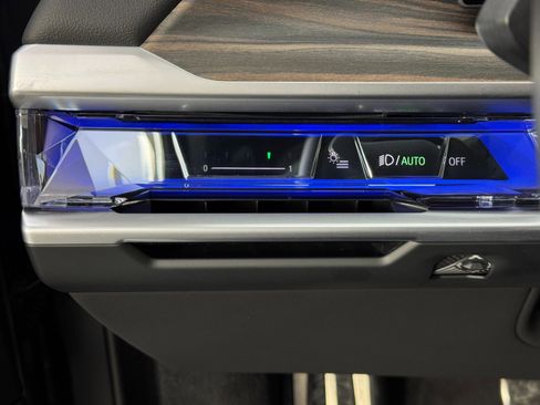 Used 2023 BMW i7 xDrive60 image 19