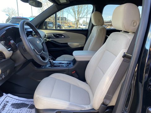 Used 2023 Chevrolet Traverse LS image 16