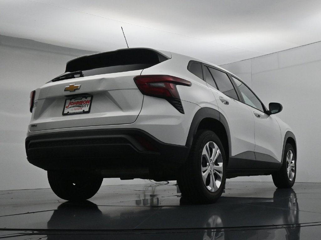 Used 2024 Chevrolet Trax LS FWD image 36