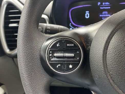 Used 2023 Kia Soul LX w/ LX Technology Package FWD image 22