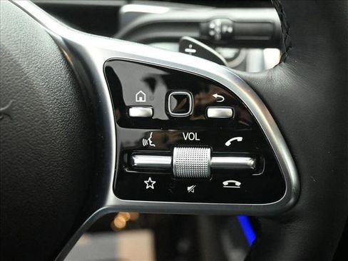 Certified 2022 Mercedes-Benz GLB 250 4MATIC image 13