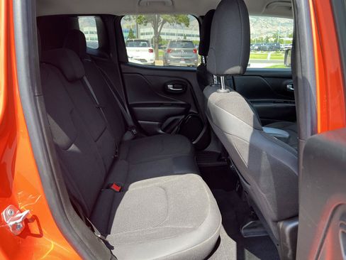 Used 2018 Jeep Renegade Altitude AWD/4WD image 25