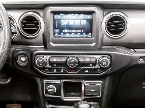 Used 2022 Jeep Gladiator Sport AWD/4WD image 18