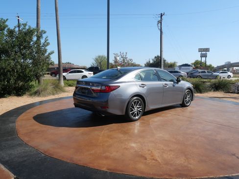 Used 2018 Lexus ES 350 image 2