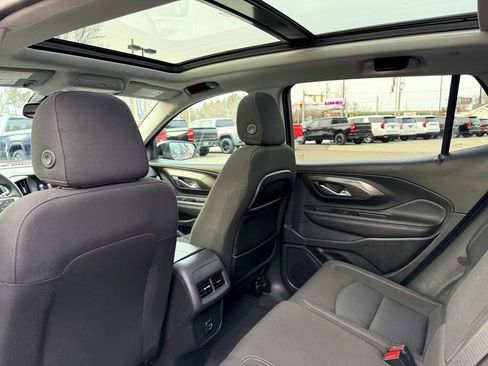 Used 2023 GMC Terrain SLE w/ Driver Convenience Package image 8