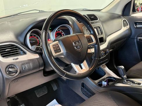 Used 2020 Dodge Journey SE w/ SE Popular Equipment Group image 11