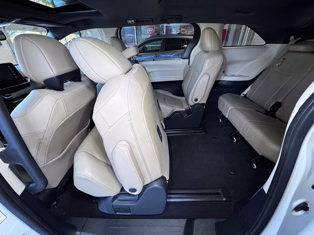 Certified 2024 Toyota Sienna XLE FWD image 39