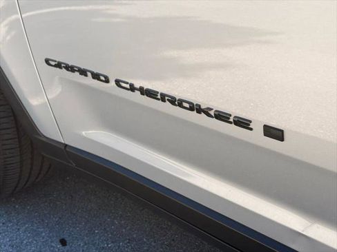 Certified 2023 Jeep Grand Cherokee Altitude image 30