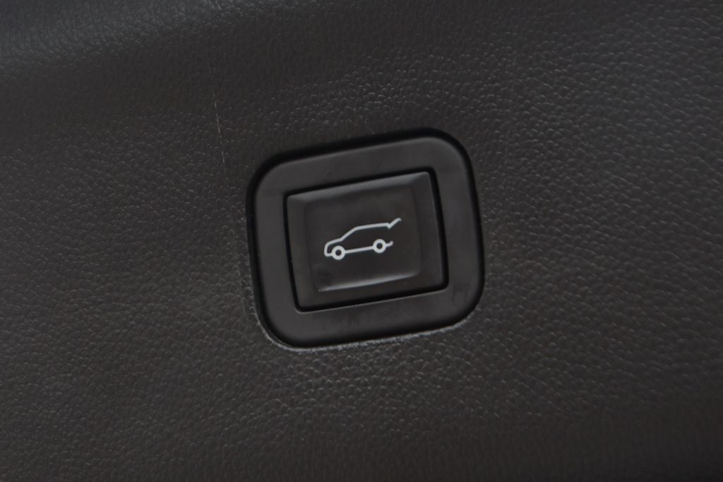 Used 2024 Buick Enclave Essence w/ Sport Touring Edition FWD image 10