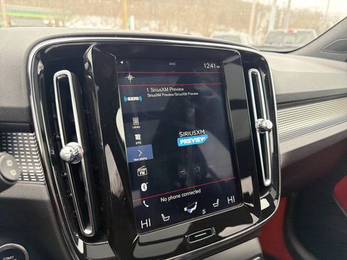 Used 2019 Volvo XC40 T5 R-Design image 19