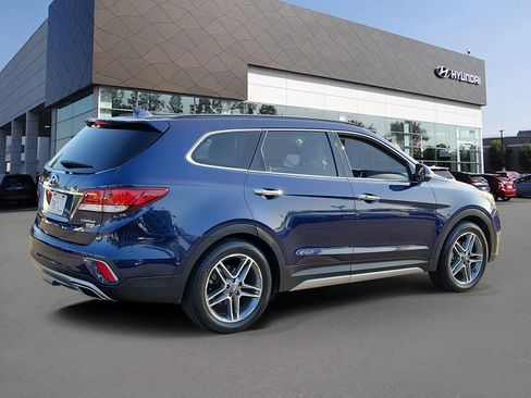 Used 2017 Hyundai Santa Fe Limited FWD image 2