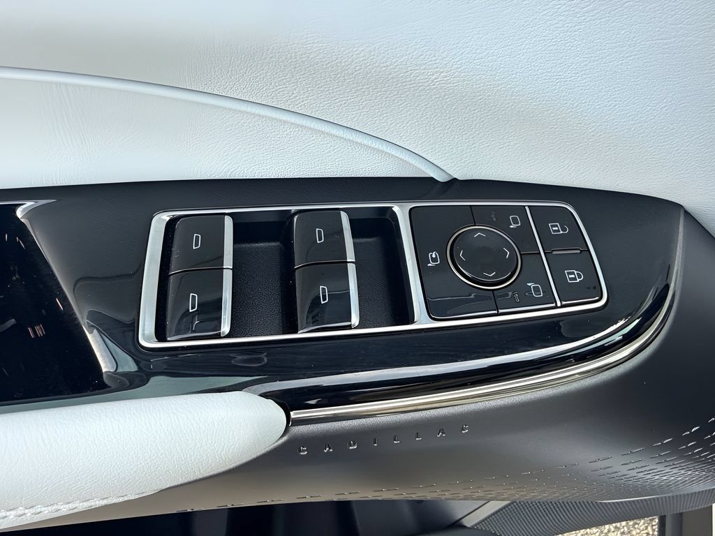 Used 2025 Cadillac Lyriq Luxury RWD image 38