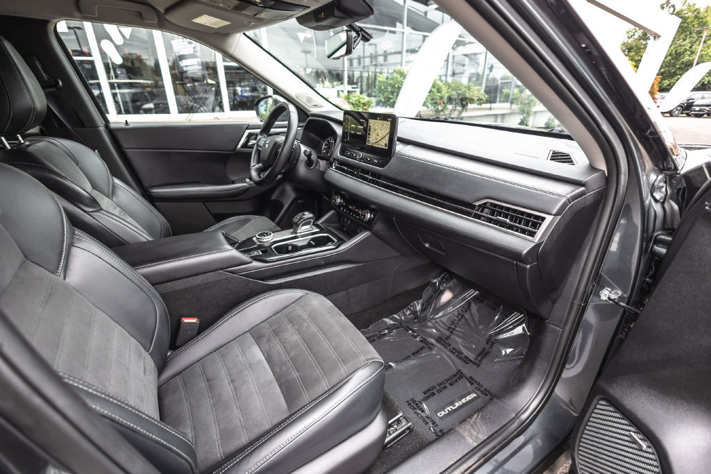 Used 2025 Mitsubishi Outlander SE FWD image 25