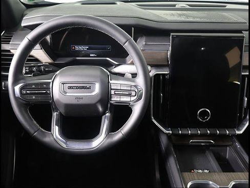 Used 2024 GMC Acadia Denali AWD/4WD image 8