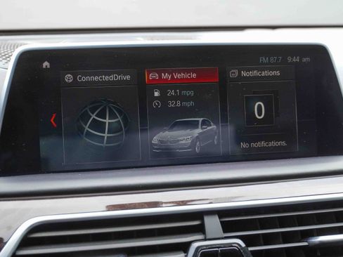 Used 2019 BMW 740i w/ Executive Package image 26