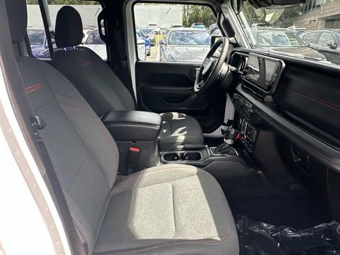 Used 2025 Jeep Wrangler Unlimited Rubicon w/ Convenience Group AWD/4WD image 13
