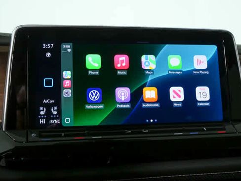 Certified 2025 Volkswagen Atlas SE image 17