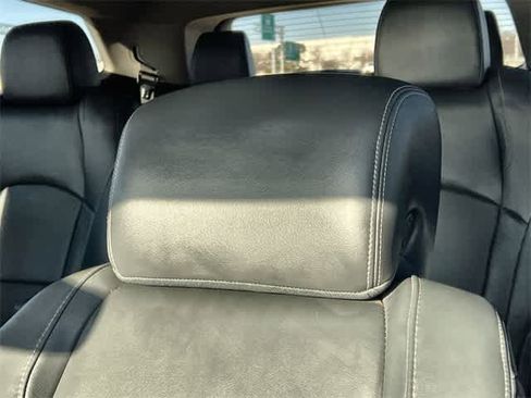 Used 2019 Buick Enclave Essence image 25