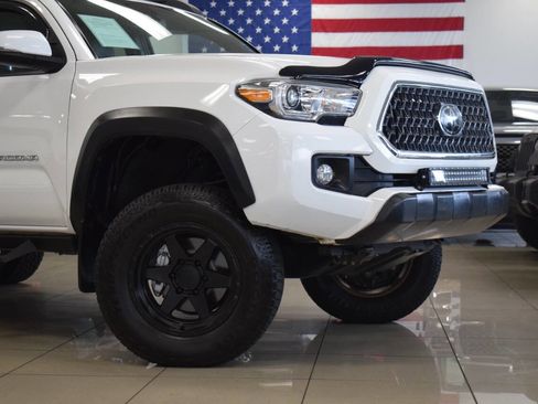Used 2019 Toyota Tacoma TRD Off-Road image 3