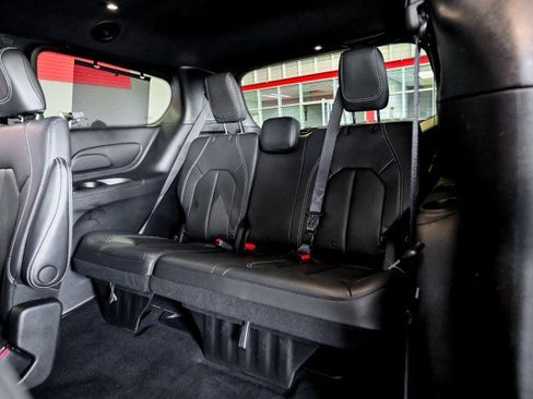 Used 2021 Chrysler Pacifica Touring-L w/ S Appearance Package image 19